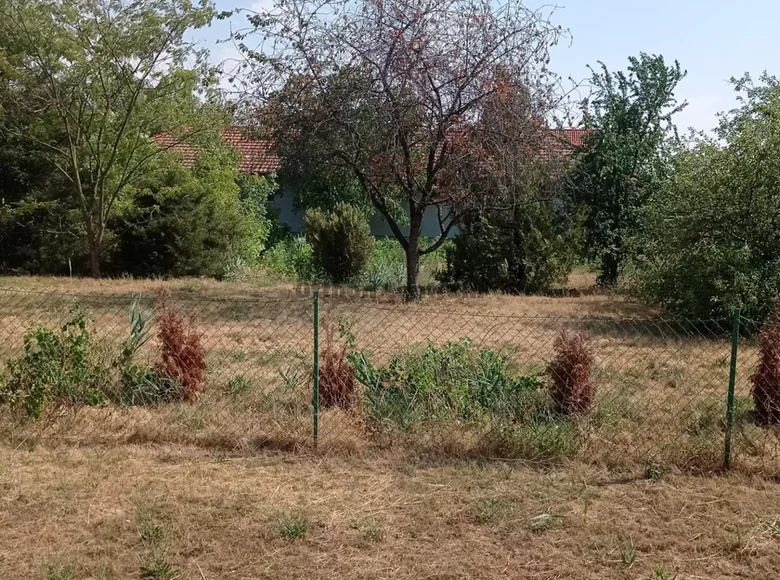 Land 672 m² Mezobereny, Hungary