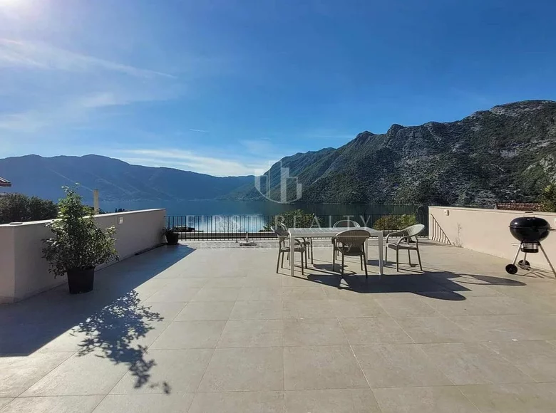 Villa de 4 habitaciones 140 m² Risan, Montenegro