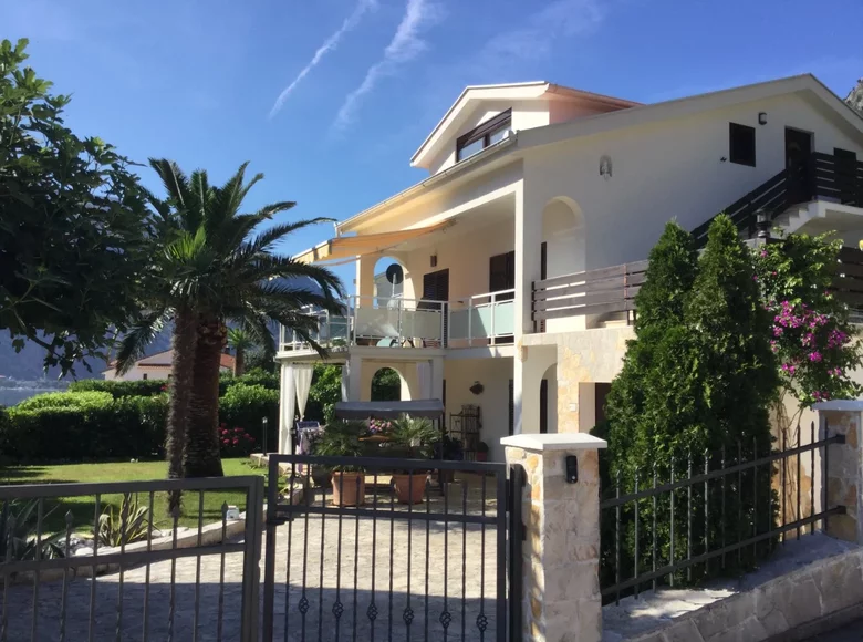Villa de 4 habitaciones 230 m² Kotor, Montenegro