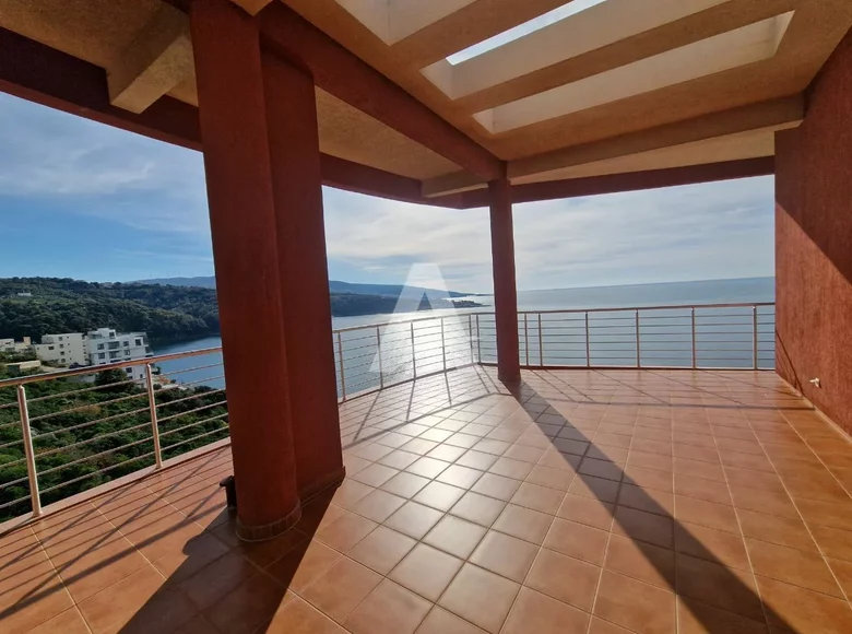 Penthouse 3 bedrooms 227 m² Dobra Voda, Montenegro
