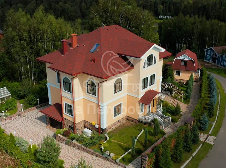 House 681 m² Ilinskoe, Russia