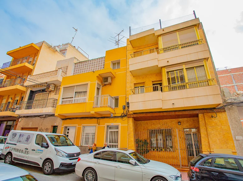 Mieszkanie 4 pokoi 97 m² Torrevieja, Hiszpania