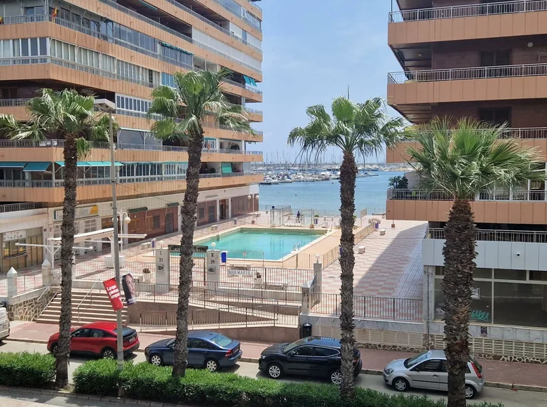 Mieszkanie 4 pokoi 96 m² Torrevieja, Hiszpania