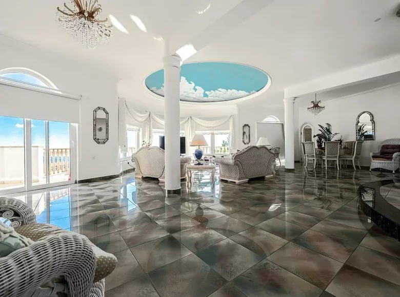 5 bedroom villa 639 m² Kamares, Cyprus