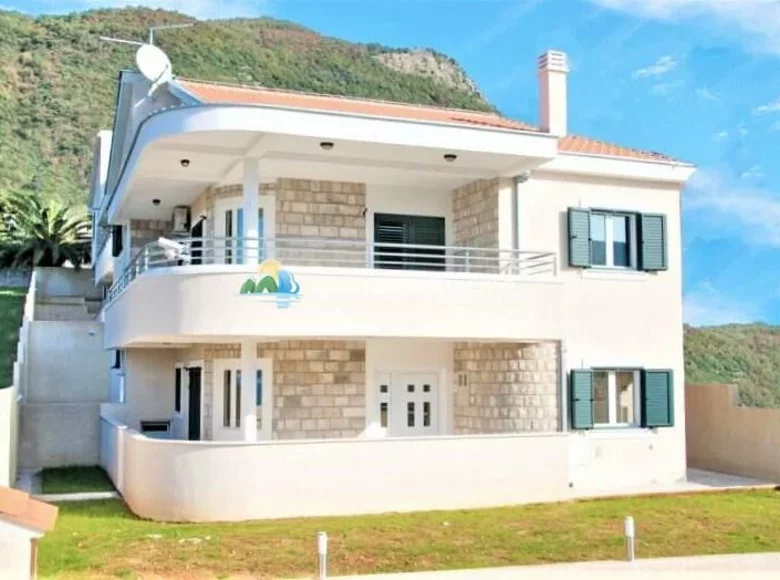 Casa 4 habitaciones 324 m² Kumbor, Montenegro