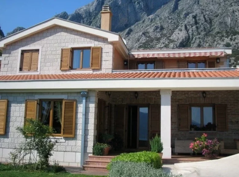 Apartamento 4 habitaciones 280 m² Dobrota, Montenegro