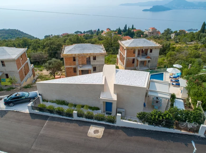 Villa de tres dormitorios 126 m² Rijeka-Rezevici, Montenegro