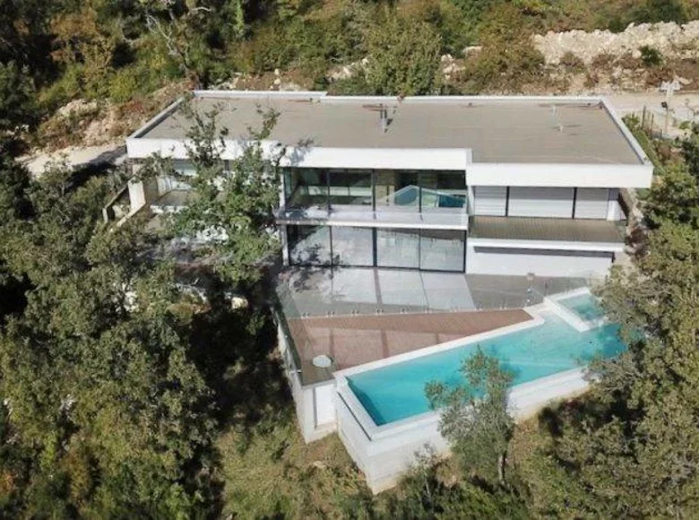 Villa de 4 dormitorios 300 m² Herceg Novi, Montenegro