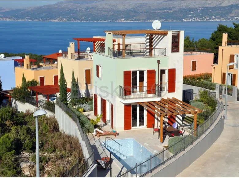 4 room villa 136 m² Splitska, Croatia