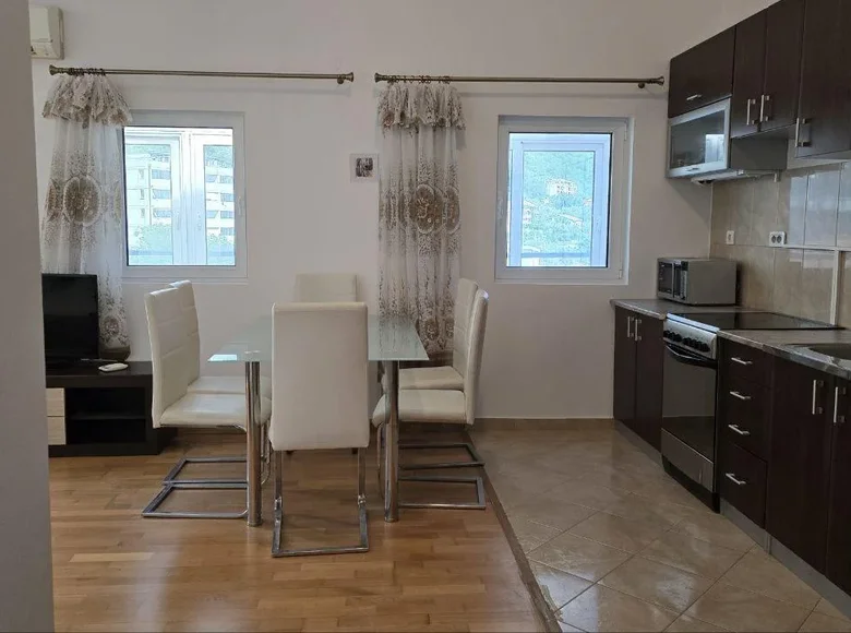 Mieszkanie 2 pokoi 74 m² Petrovac, Czarnogóra