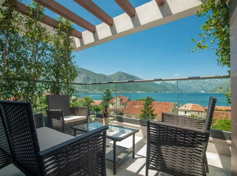 5-Schlafzimmer-Villa 210 m² Dobrota, Montenegro