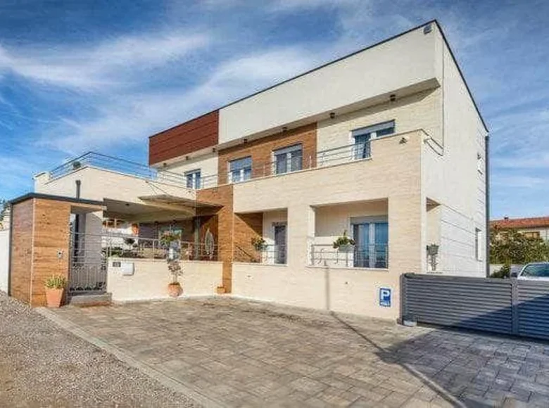 Willa 5 pokojów 360 m² Vinkuran, Chorwacja