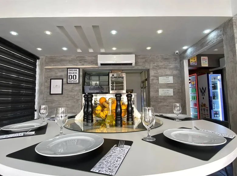Hotel 500 m² in Dobrota, Montenegro