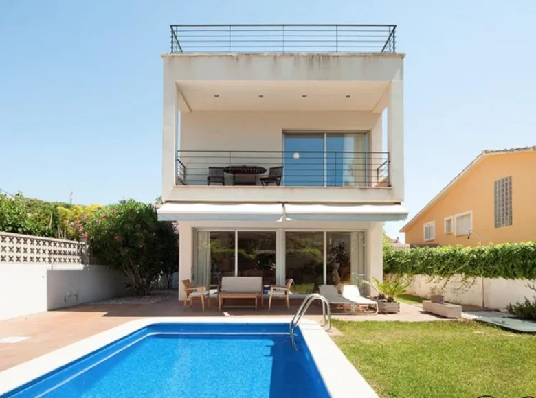 4 bedroom house 177 m² Costa del Garraf, Spain