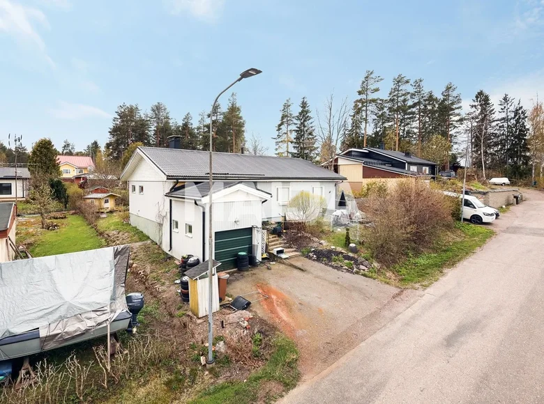 Atterrir  Hamari, Finlande