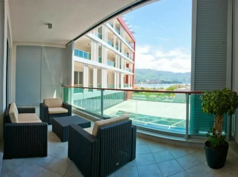 2 bedroom apartment 95 m² Budva, Montenegro