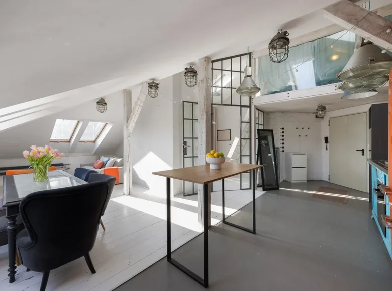 Mieszkanie 3 pokoi 80 m² Warszawa, Polska