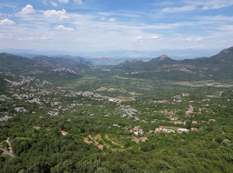 Atterrir  Virpazar, Monténégro
