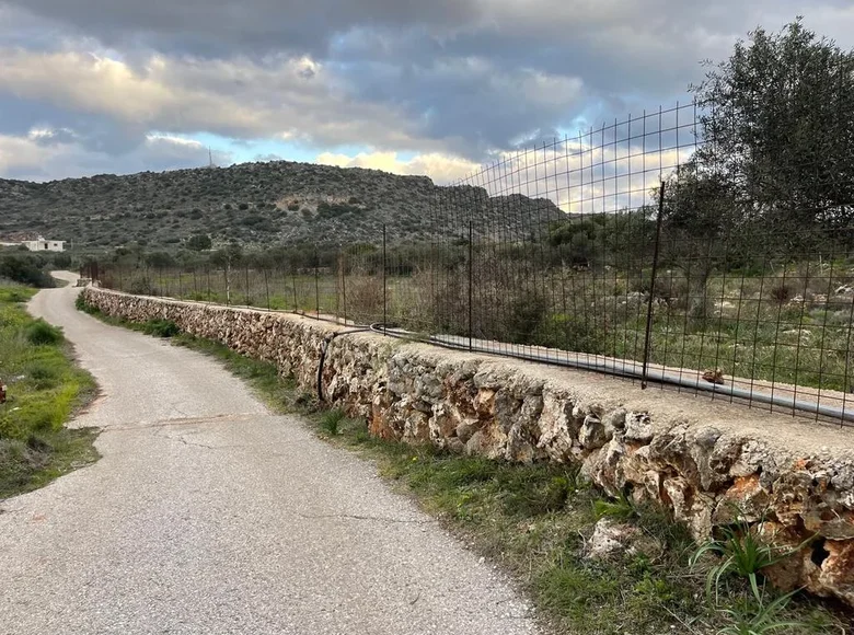 Land 1 room  Mouzouras, Greece