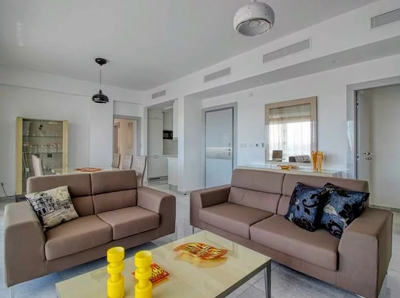 Mieszkanie 3 pokoi 148 m² Gmina Means Neighborhood, Cyprus