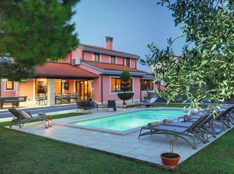 6 bedroom villa 347 m² Grad Pula, Croatia