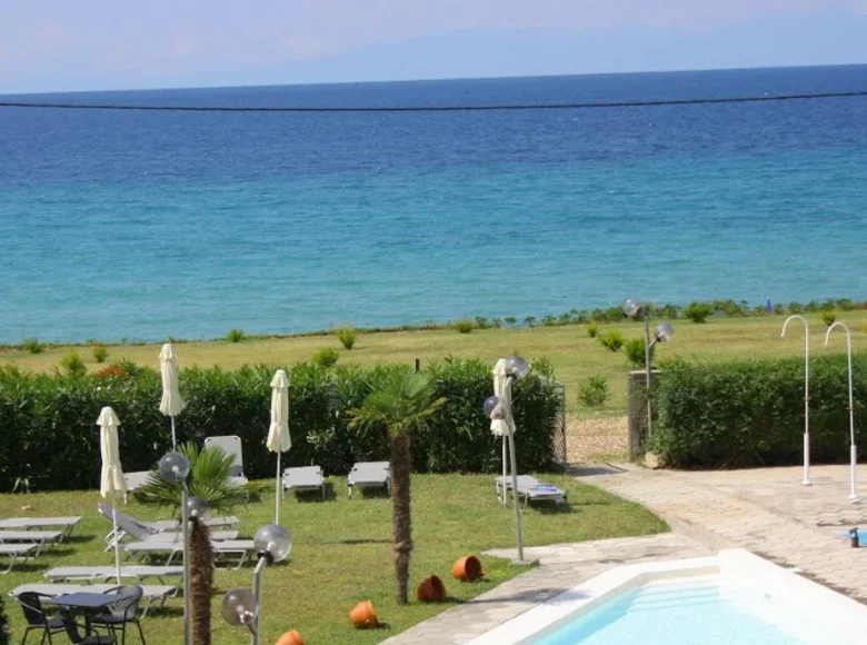 Hotel 4 000 m² in Moles Kalyves, Greece