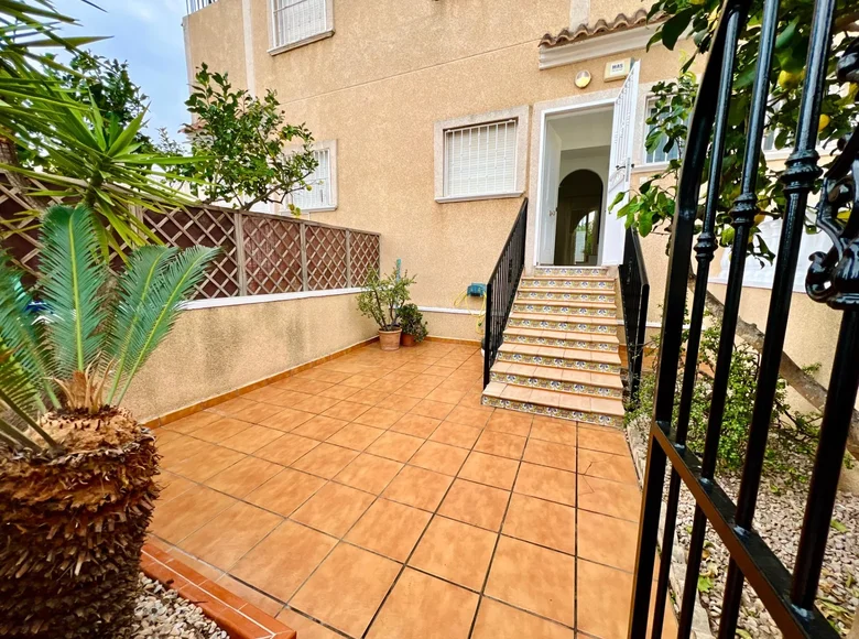 Mieszkanie 2 pokoi 100 m² Orihuela, Hiszpania