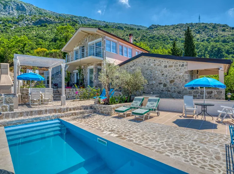 5 bedroom house 245 m² Buljarica, Montenegro