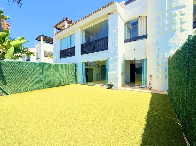 Mieszkanie 2 pokoi 174 m² La Linea de la Concepcion, Hiszpania