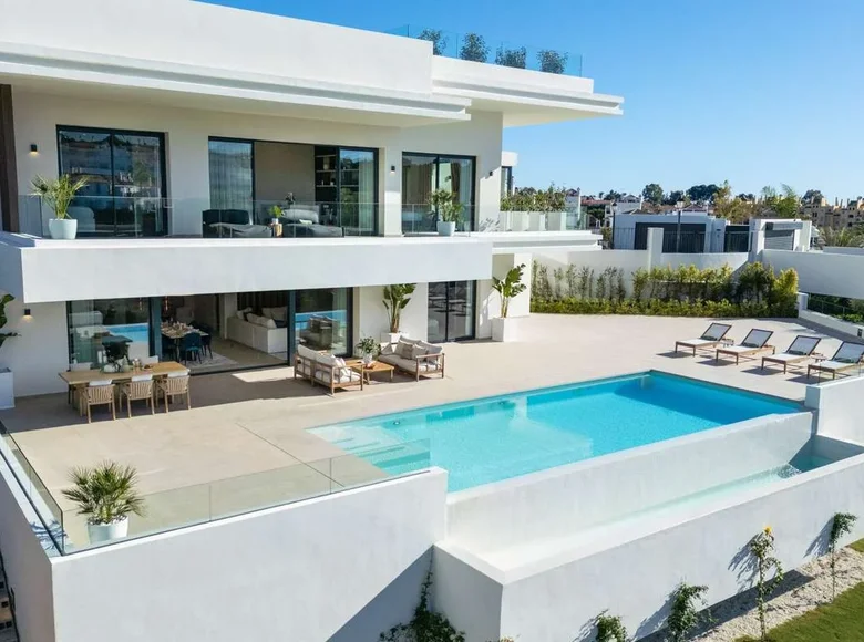 5-Schlafzimmer-Villa 496 m² Estepona, Spanien