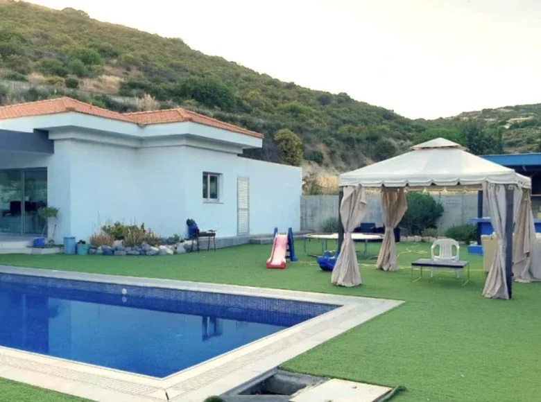 4 bedroom house 370 m² Alassa, Cyprus