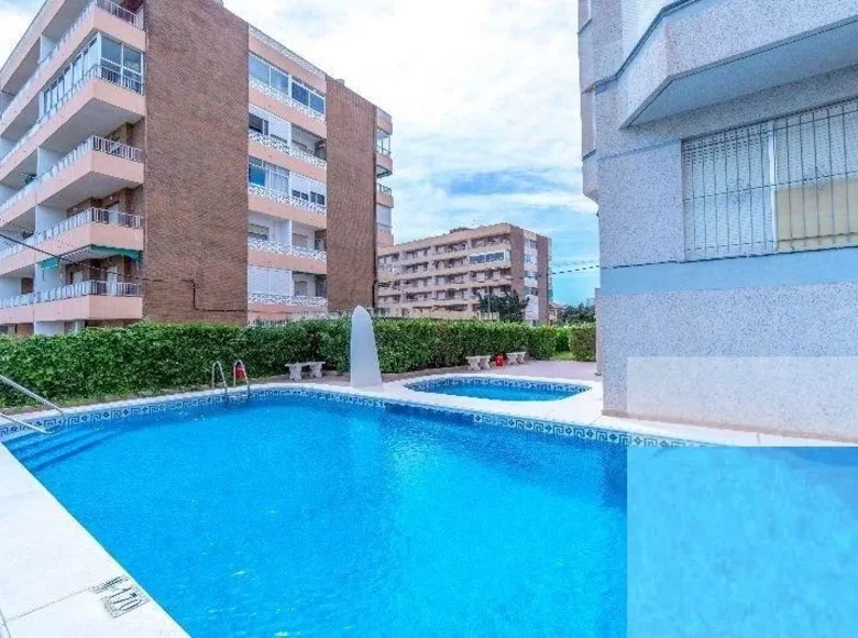 Mieszkanie 2 pokoi 40 m² Torrevieja, Hiszpania