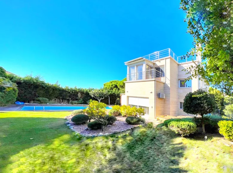 4 bedroom house 340 m² Lloret de Mar, Spain