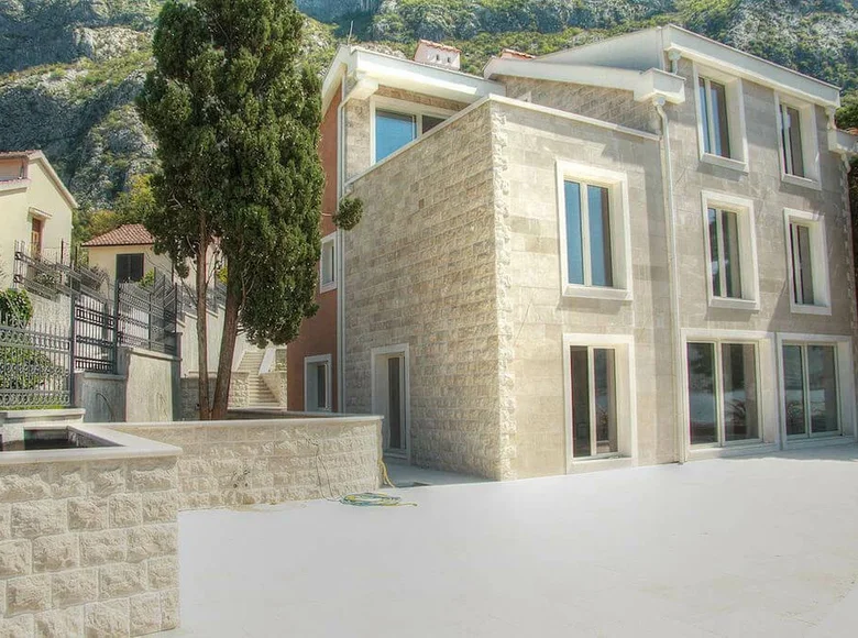 villa de 3 chambres 500 m² Dobrota, Monténégro