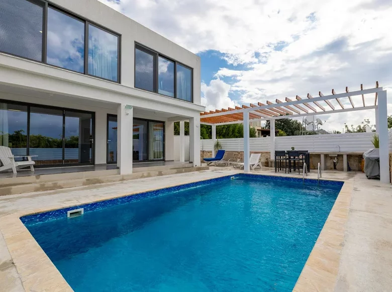 Villa de 3 habitaciones 245 m² Tsada, Chipre