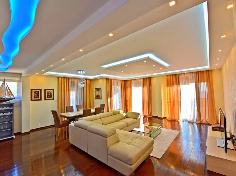 Wohnung 3 Schlafzimmer 169 m² Petrovac, Montenegro