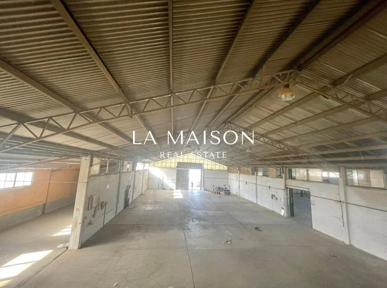 Warehouse 1 600 m² in Dali, Cyprus