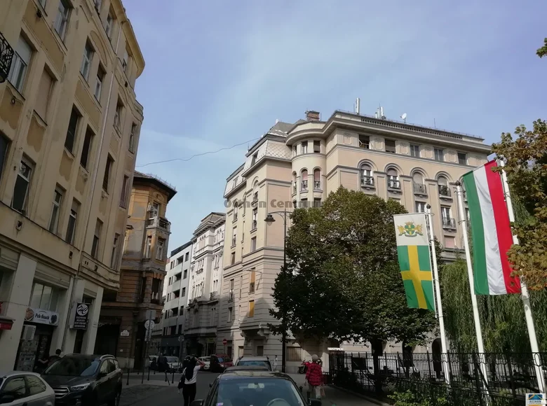 Commercial property 143 m² in Budapest, Hungary