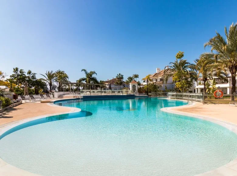 4 bedroom apartment 253 m² Marbella, Spain