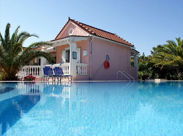 Villa 250 m² Chlomatiana, Greece