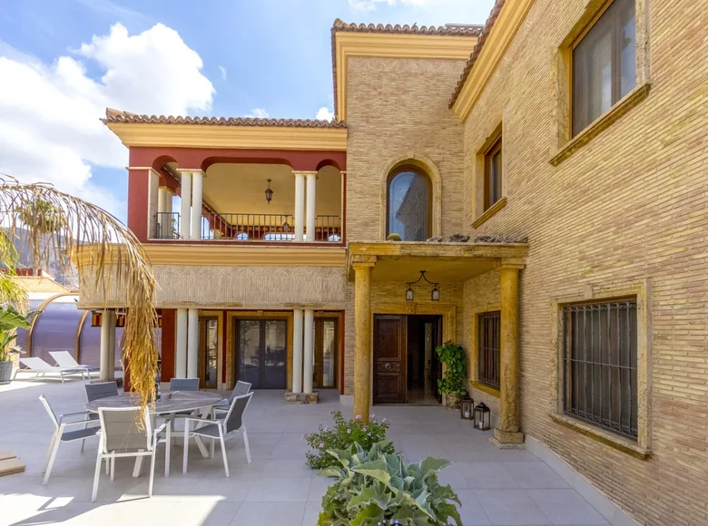 Villa de tres dormitorios 620 m² Orihuela, Španjolska