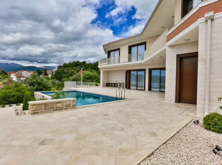 4-Schlafzimmer-Villa 285 m² Tivat, Montenegro