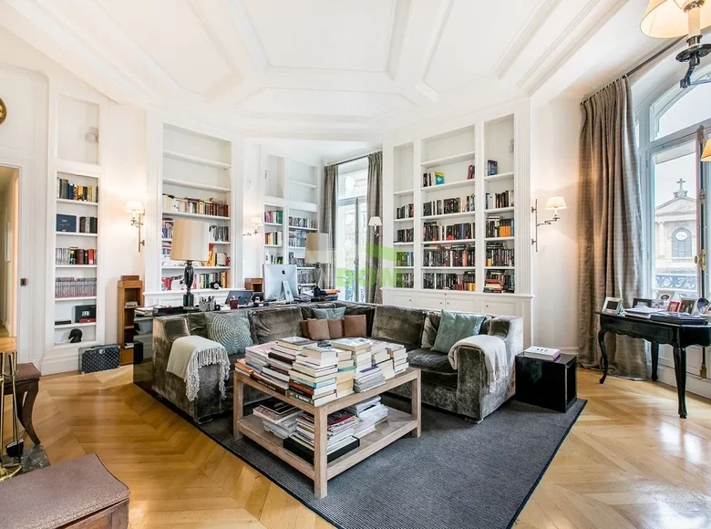 Apartment 240 m² Paris, France