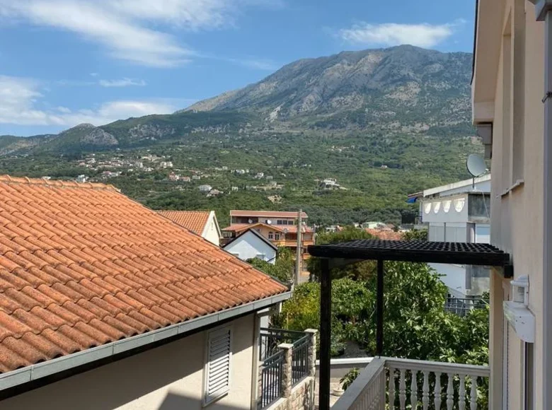 5 bedroom house 250 m² Dobra Voda, Montenegro