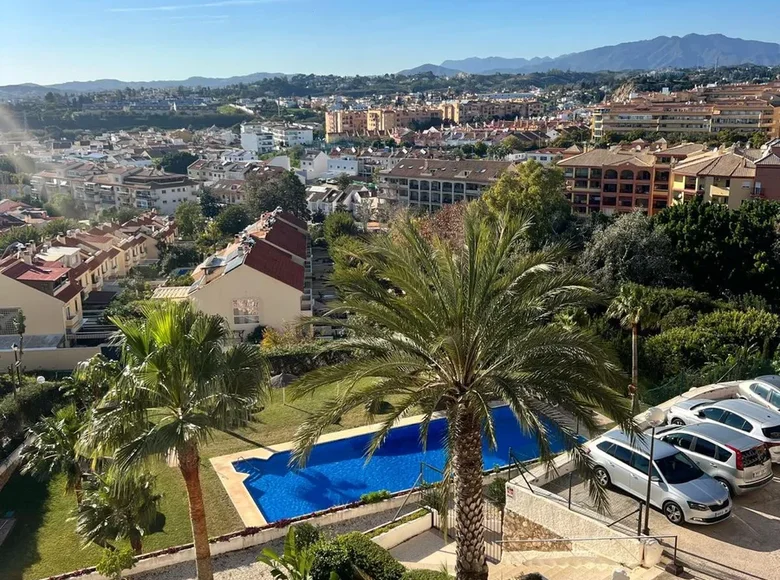 Mieszkanie 4 pokoi 230 m² Fuengirola, Hiszpania