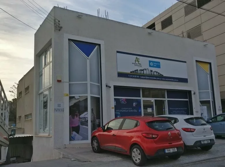Boutique 485 m² à Limassol, Bases souveraines britanniques
