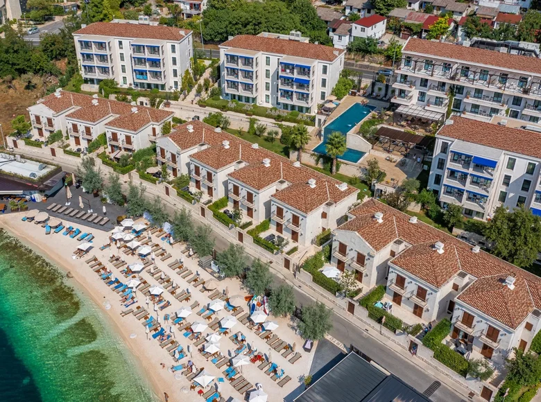 Villa de 6 habitaciones 198 m² Dobrota, Montenegro