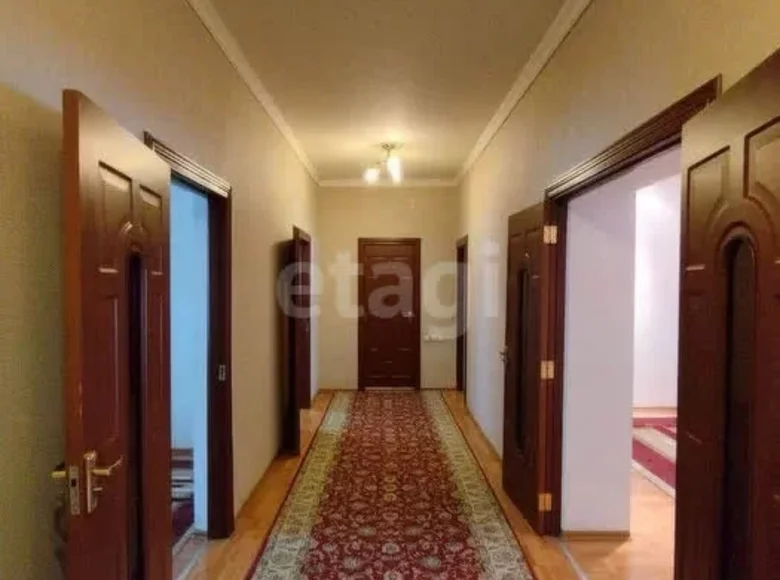 Kvartira 4 xonalar 150 m² Samarqandda