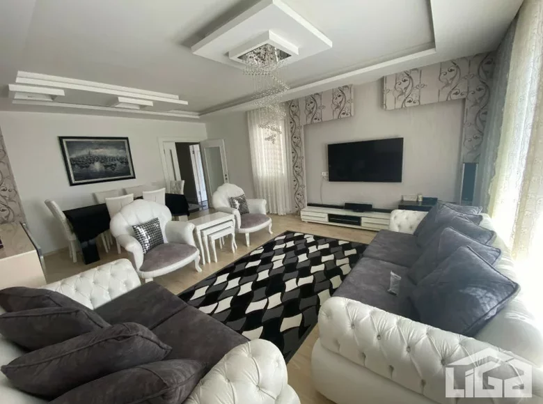 Mieszkanie 4 pokoi 200 m² Erdemli, Turcja