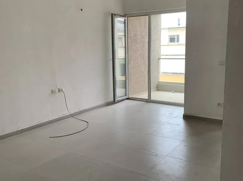 2 bedroom apartment 92 m² Golem, Albania